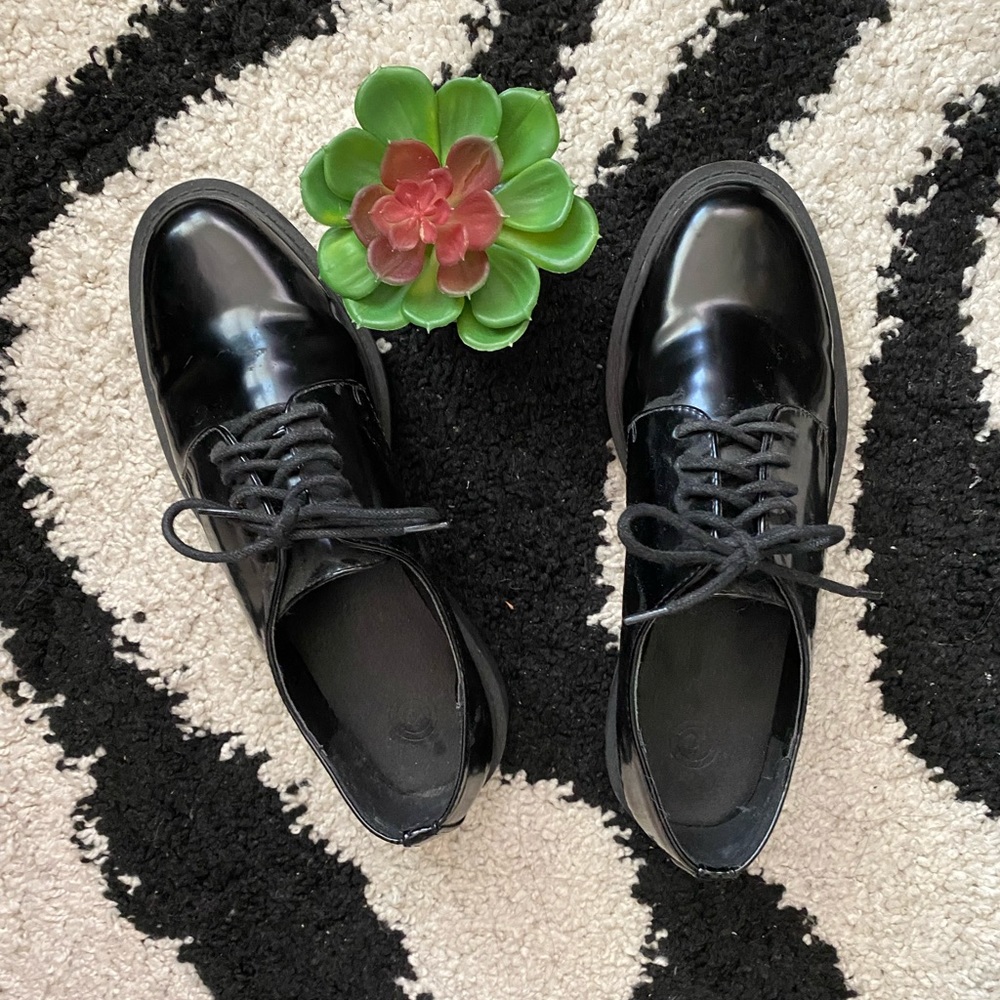 Urban Outfitters Black Oxford Shoes - Picture 2 of 6